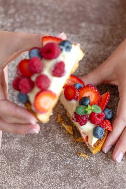 Meyveli kek, lezzetli tart..