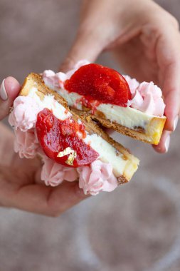 Meyveli kek, lezzetli tart..