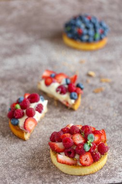 Meyveli kek, lezzetli tart..