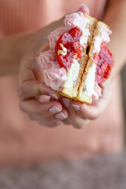 Meyveli kek, lezzetli tart..