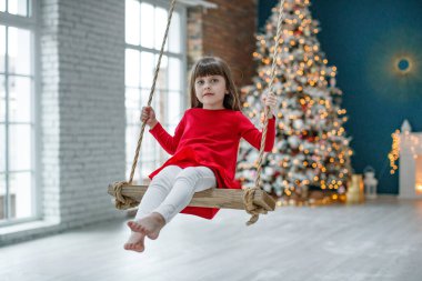 Noel 'de çocuk. Küçük kız tatilde..