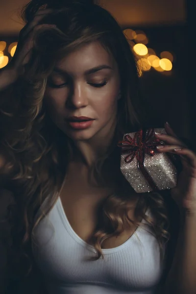 Beautiful sexy girl with a gift. — Stock Photo, Image