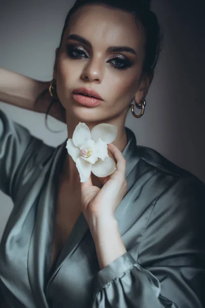 Woman with a flower in the studio. — стоковое фото