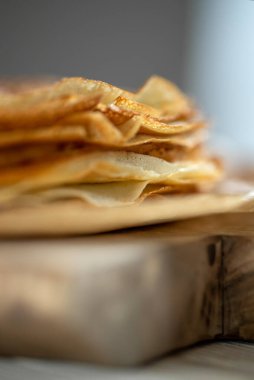 İnce krepler. Masada Shrovetide tatili.