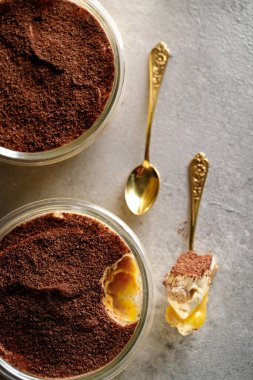 Tiramisu. Kahvaltıda kremalı tatlı..