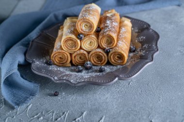 İnce krepler. Masada Shrovetide tatili.