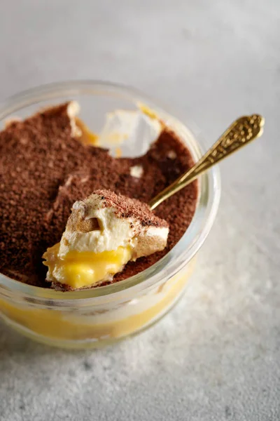 Tiramisu. Sobremesa com creme para café da manhã. — Fotografia de Stock