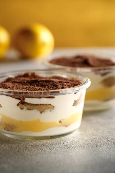 Tiramisu. Sobremesa com creme para café da manhã. — Fotografia de Stock