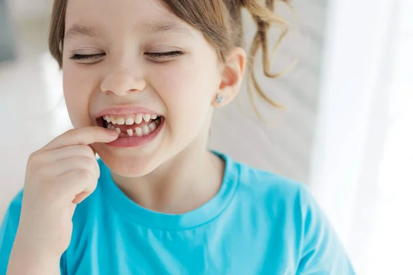 Child Has Lost Tooth Little Girl Tooth First Tooth Fell — Foto Stock
