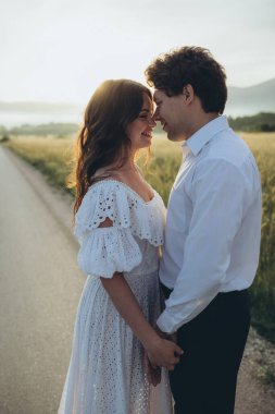Mutlu bir çift. Düğün fotoğrafı. Birbirine aşık bir çift. Gelin ve damat. Yüksek kalite fotoğraf