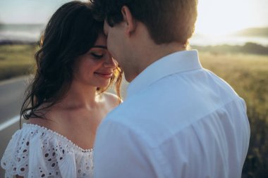 Mutlu bir çift. Düğün fotoğrafı. Birbirine aşık bir çift. Gelin ve damat. Yüksek kalite fotoğraf