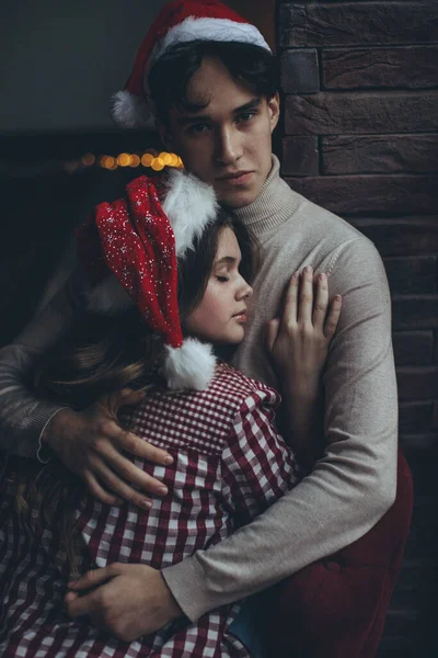 Pareja Romántica Enamorada Siente Felicidad Romance Mientras Pasan Navidad Juntos —  Fotos de Stock