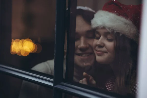Pareja Romántica Enamorada Siente Felicidad Romance Mientras Pasan Navidad Juntos —  Fotos de Stock