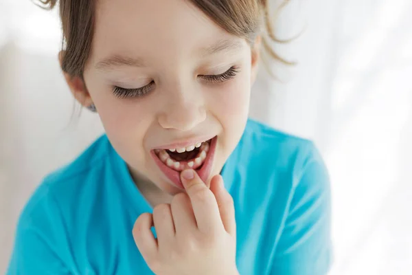 Child Has Lost Tooth Little Girl Tooth First Tooth Fell — Φωτογραφία Αρχείου