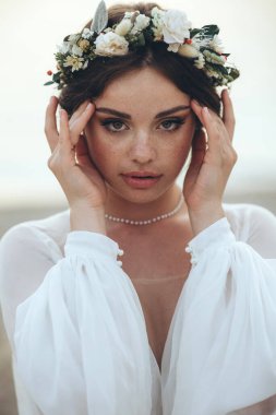Güzel kadın. Düğün gününde mutlu bir gelin. Yüksek kalite fotoğraf