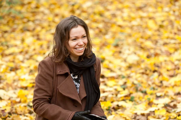 Herfstmeisje. — Stockfoto