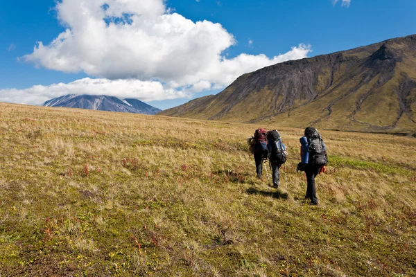 Caminata en el valle de Kamchatka . — Foto de Stock