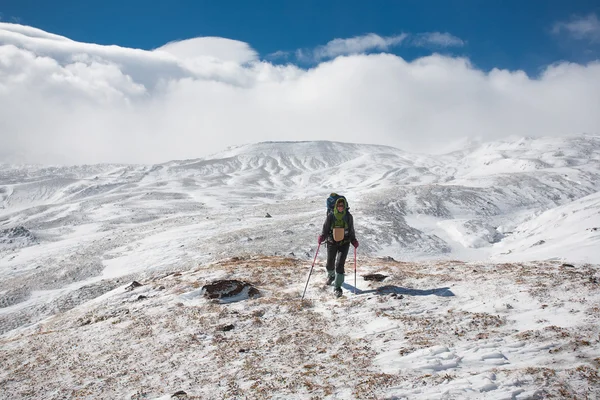 Hiking in winter. — Stock Photo, Image