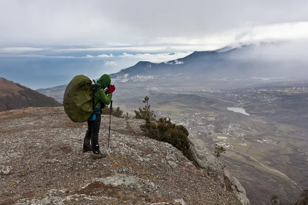 Wanderer in den Bergen. — Stockfoto