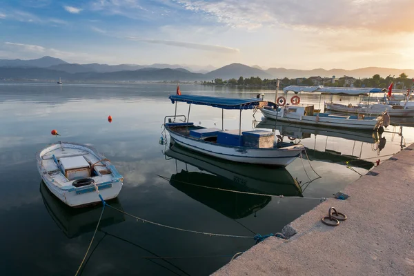 Boten in lagune. — Stockfoto