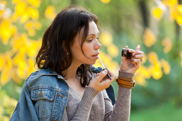 Cute girl with autumn background. — Stock Photo, Image