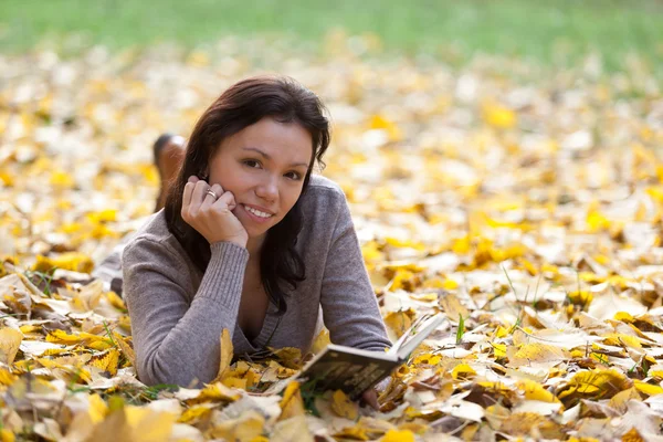 Cute girl with autumn background. — Stock Photo, Image