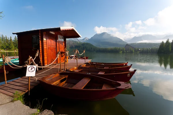 Barcos na lagoa . — Fotografia de Stock