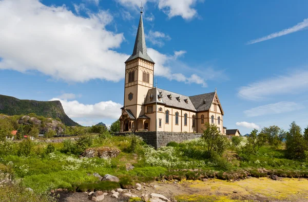 Kerk op de lofoten eilanden, Noorwegen. — Stockfoto