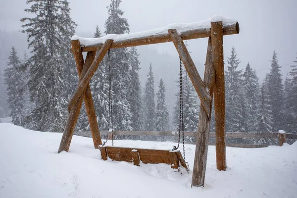 Krajina Zimním Lese Hodně Sněhu Houpačce Lese — Stock fotografie