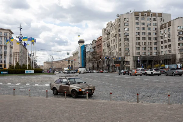 Kyiv Ucrania Abril 2022 Guerra Ucrania Antiguo Coche Centro Capital — Foto de Stock