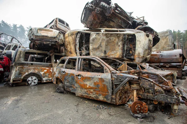 Sok Lövés Megsemmisült Autók Autó Temetőjében Irpin Ukrajna Stock Fotó
