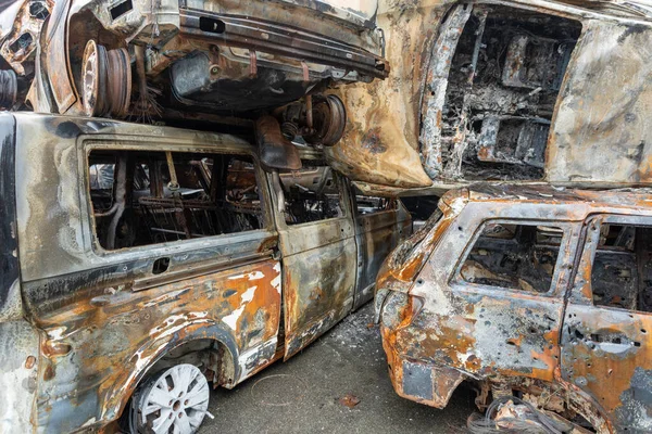 Πολλοί Πυροβόλησαν Και Κατέστρεψαν Αυτοκίνητα Στο Νεκροταφείο Αυτοκινήτων Στο Irpin Εικόνα Αρχείου