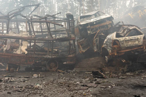 Sok Lövés Megsemmisült Autók Autó Temetőjében Irpin Ukrajna Stock Kép