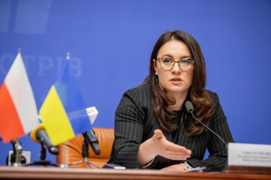 KYIV, UKRAINE - 18 Mayıs 2022: Polonya iklim ve çevre bakanı Anna Moskwa ve Ukrayna Ekonomi Bakanı Yuliia Svyrydenko. Ukrayna 'da Savaş.