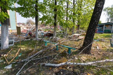 Makariv, Ukrayna-12 Mayıs 2022: Rus işgal güçleri tarafından Ukrayna 'nın işgali sonucu anaokulunu yok etti. Ruslar üzerine hava bombası attılar..