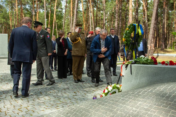 Bykivnia Ukrajina Května 2022 Slavnostní Ceremoniál Ukrajinských Polských Delegací Počest — Stock fotografie