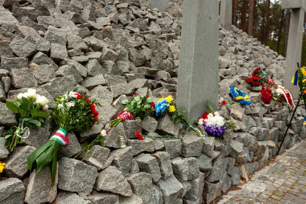 우크라이나 비키브 2022 우크라이나 폴란드 대표단 키예프 비코바의 폴란드 묘지에서 스톡 이미지