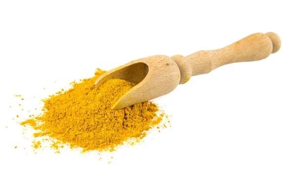 Żółtym Curry Proszku Drewnianą Łyżką Białym Tle — Zdjęcie stockowe