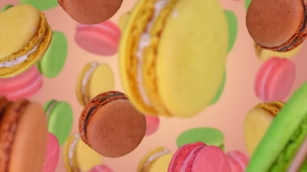 Macarons Coloridos Franceses Tradicionais Caindo Seamless Looping Câmera Lenta Vídeo — Vídeo de Stock