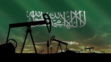 Suudi Arabistan. Ülkenin en büyük petrol rezervleri. Ham petrol üretimi. Suudi Arabistan 'ın arka planında ve günbatımında yağ pompaları siluetleri. Petrol ithalatı ve ihracat konsepti. Kusursuz döngü videosu.
