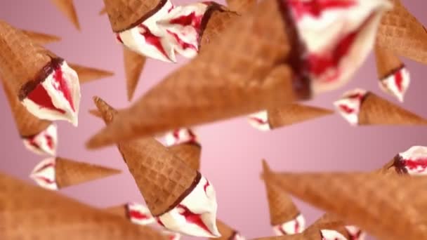 아이스크림이 떨어진다. 느린 동작. — 비디오