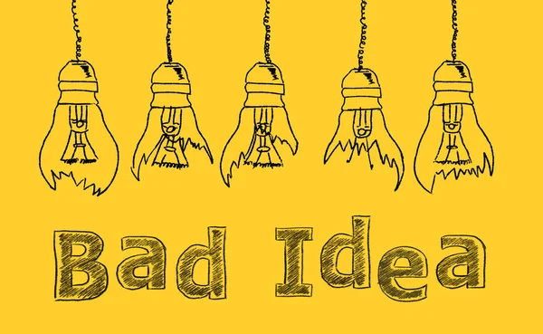 文字で黄色の背景に描かれた壊れた電球の手のセット悪いアイデア 新しいアイデアやインスピレーションの概念はありません — ストック写真