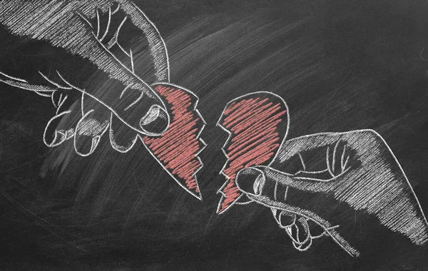 男性と女性の手を骨折した心臓 女性と男性の対立 健康の概念 ハッピーバレンタインデー 世界の心臓の日 チョーク図面イラスト — ストック写真