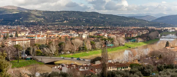 Řeky Arno a San Niccol?? Most - panoramatické — Stock fotografie