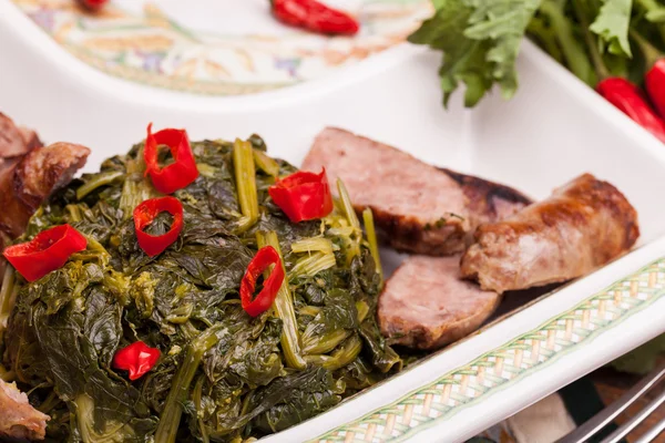 Broccoli rabe och korv — Stockfoto