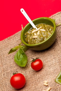 İtalyan pesto sos