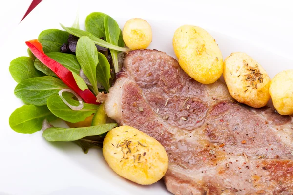 Closeup Of Grilled Steak With New Potatoes — Stock Photo, Image