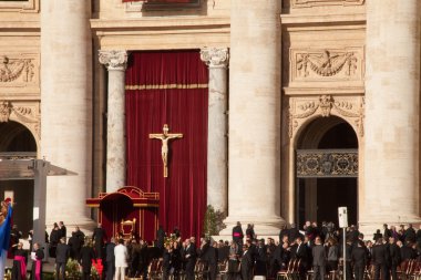 Papa francis açılışı kitle