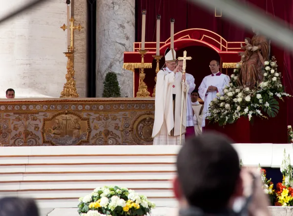 A pápa Francis felavatása tömeg — Stock Fotó