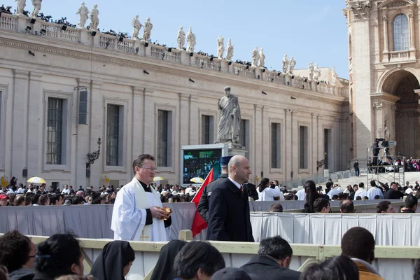 Paus francis inhuldiging massa — Stockfoto